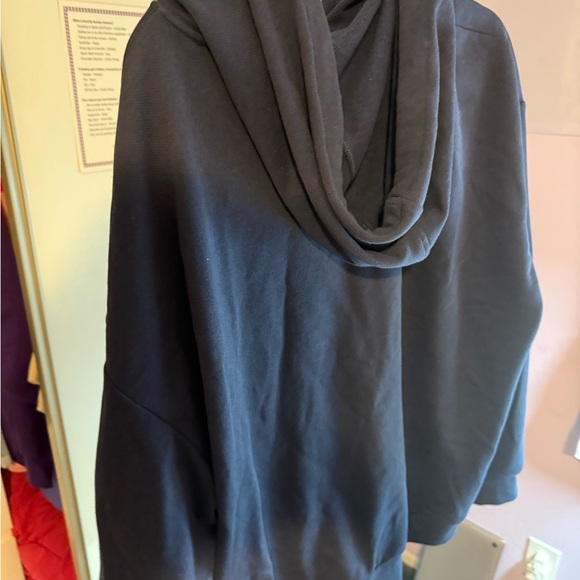 ALO Yoga Hoodie - Picture 3 of 3